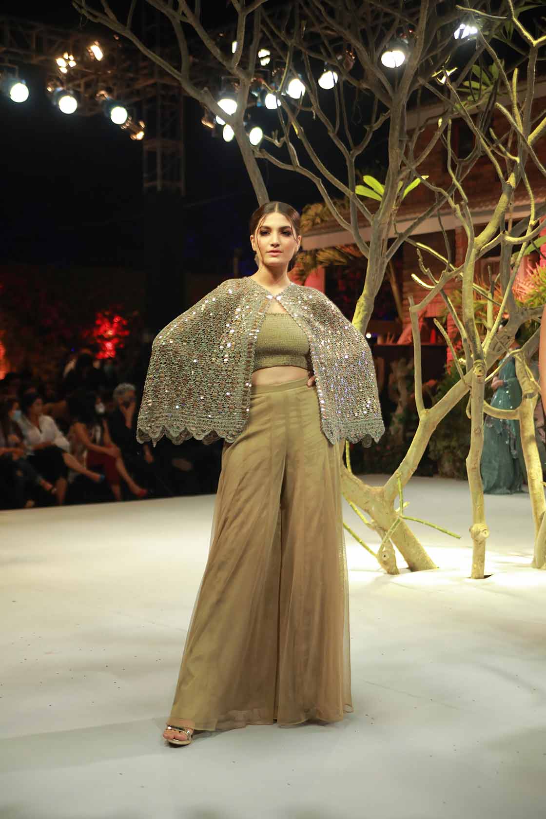 Short Mix weave Gold cape