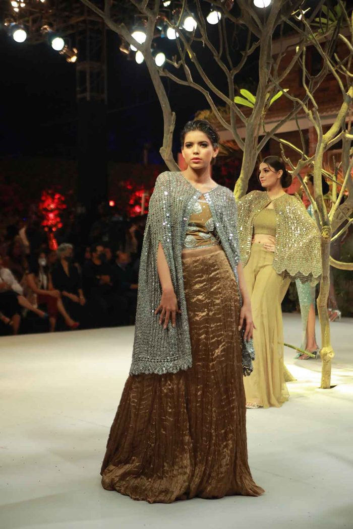 Mix weave Long Cape