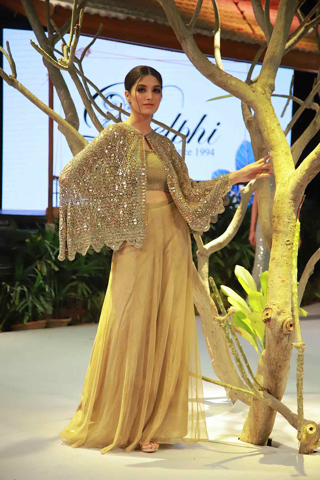 Short Mix weave Gold cape